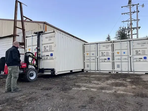 Shipping20container20precise20delivery20with20the20mule-1-1